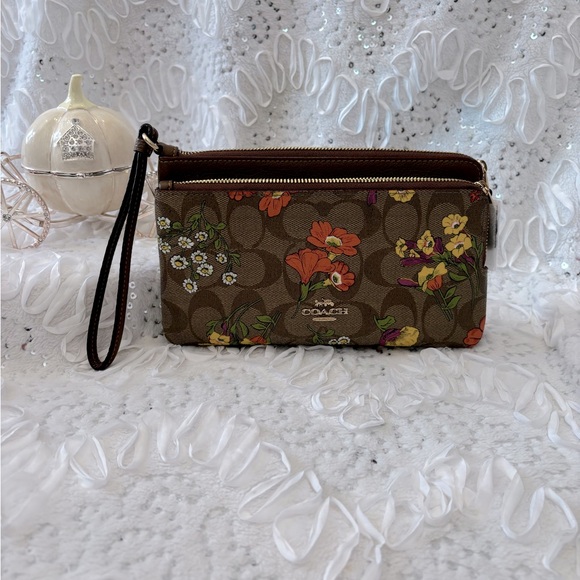 NWT COACH NEW YORK Signature Floral Double Zip around Wallet - Picture 9 of 9